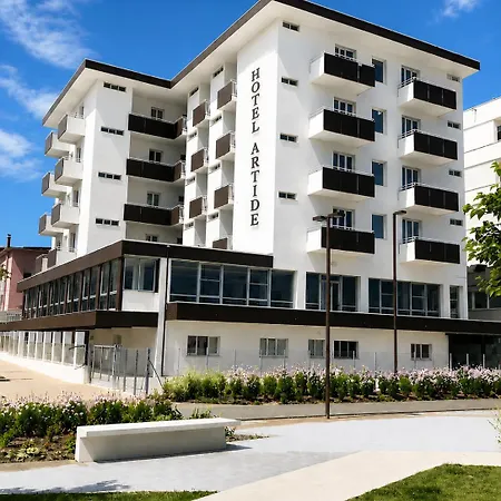 Artide - Front Hotel